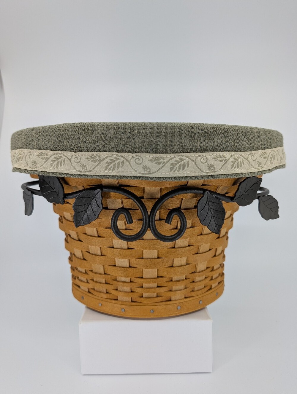 Longaberger 2005 Wall Vase Basket/Planter, Wrought Iron Stand, Liner & Protector